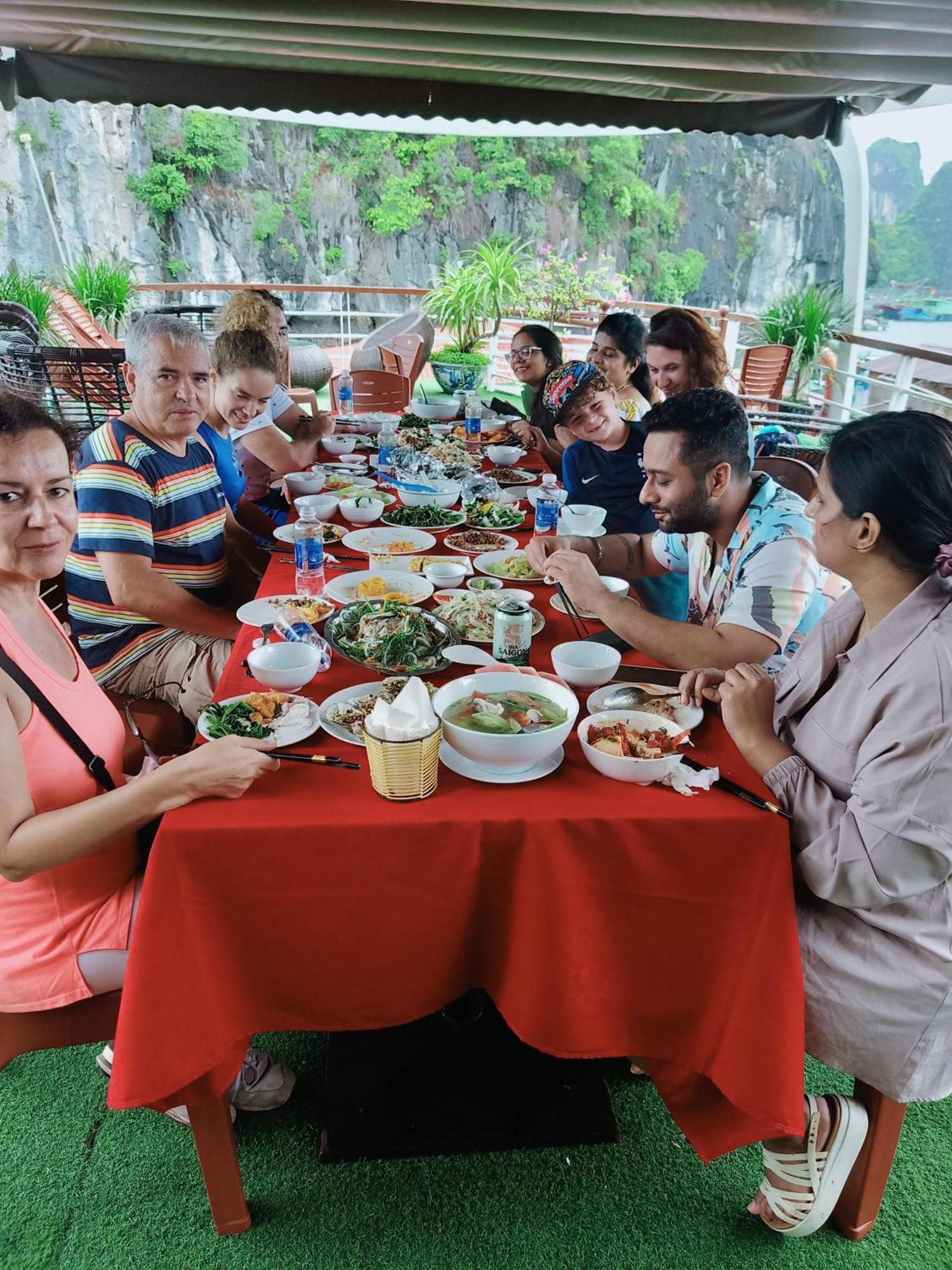 Cat Ba Victory Hostel Dong Khe Sau Экстерьер фото